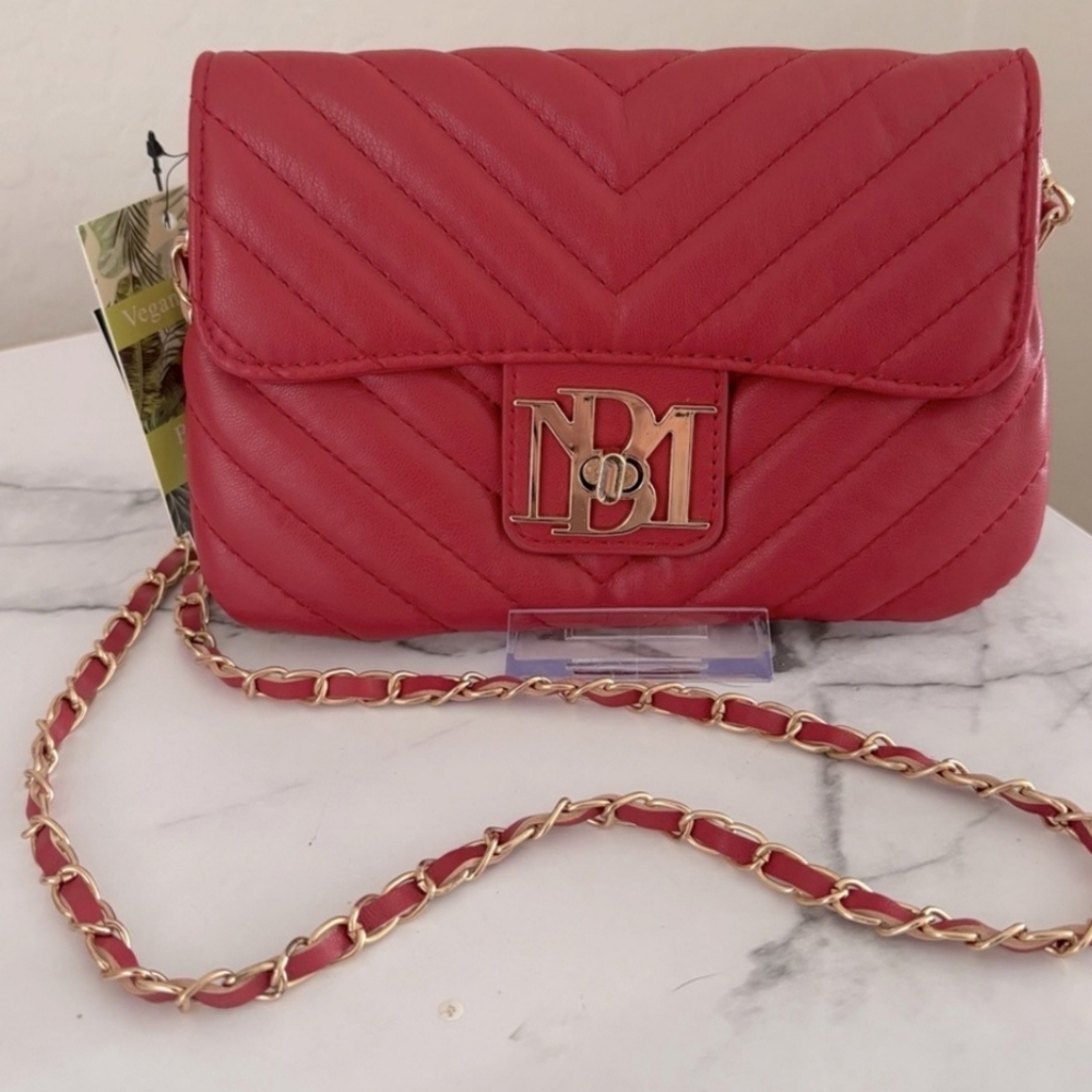 Badgley Mischka NWT Simple Phone Crossbody with Turn Lock - Red Quilted Bag